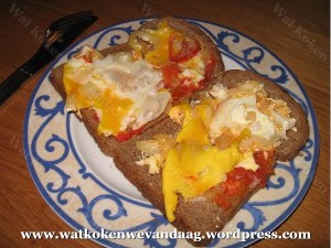 Gebakken tomaat met ei